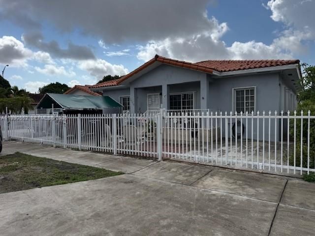 174 E 15th St, Hialeah, FL 33010