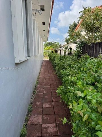 174 E 15th St, Hialeah, FL 33010