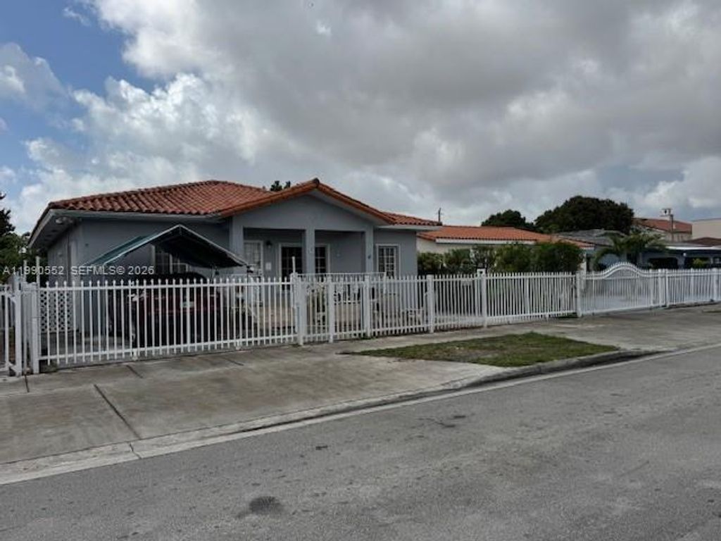 174 E 15th St, Hialeah, FL 33010