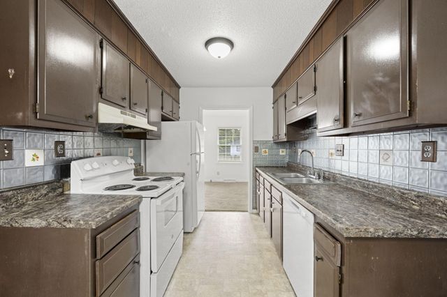 205 Pinewood Drive, Summerville, SC 29483