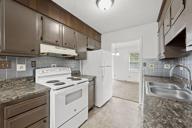 205 Pinewood Drive, Summerville, SC 29483