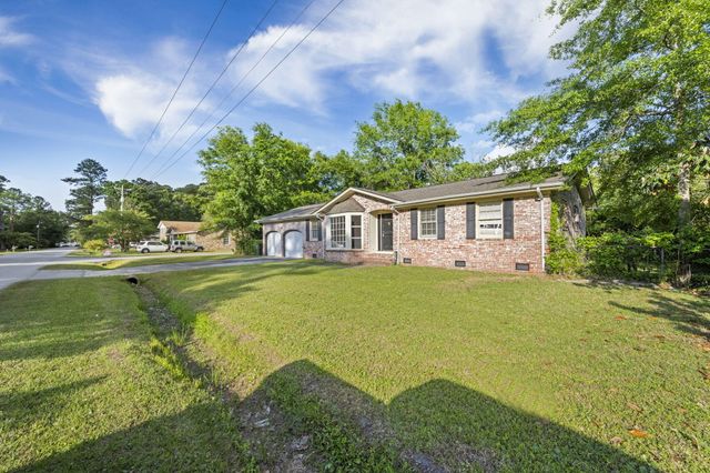 205 Pinewood Drive, Summerville, SC 29483