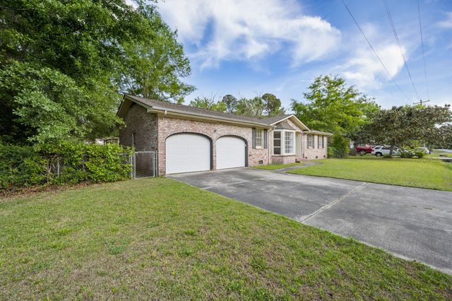 205 Pinewood Drive, Summerville, SC 29483