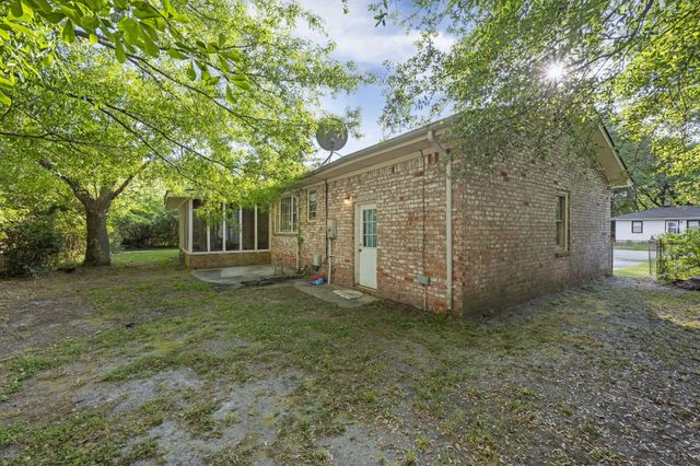 205 Pinewood Drive, Summerville, SC 29483