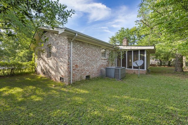 205 Pinewood Drive, Summerville, SC 29483