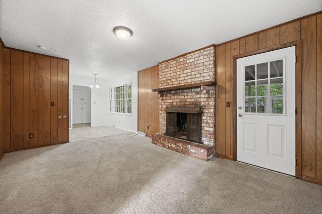 205 Pinewood Drive, Summerville, SC 29483