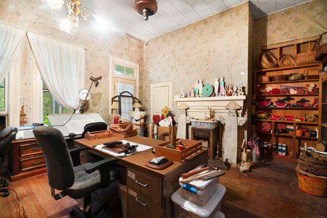 1213 & 1305 Pine Bluff Street, Paris, TX 75460