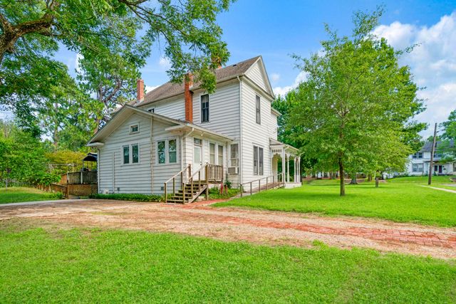 1213 & 1305 Pine Bluff Street, Paris, TX 75460