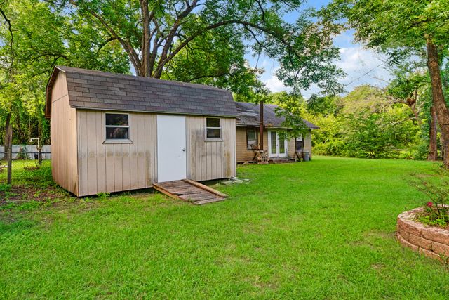 1213 & 1305 Pine Bluff Street, Paris, TX 75460