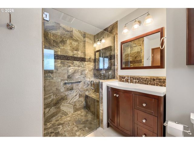 2160 Se CEDAR PARK Ct, Hillsboro, OR 97123