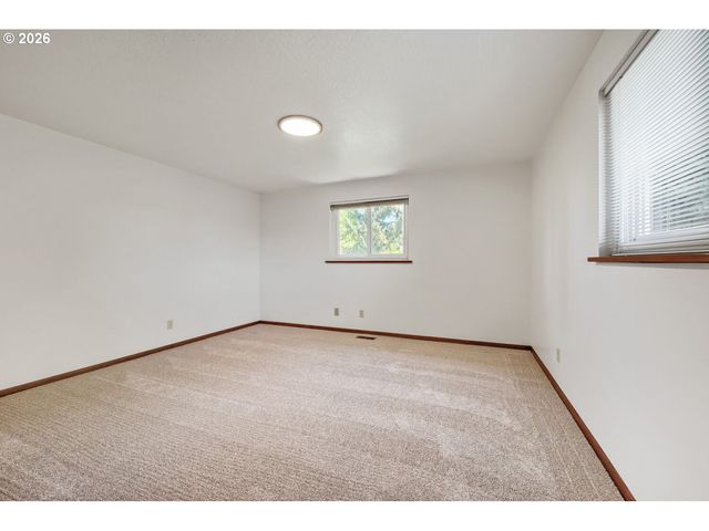 2160 Se CEDAR PARK Ct, Hillsboro, OR 97123