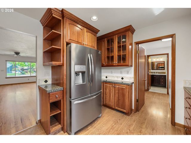 2160 Se CEDAR PARK Ct, Hillsboro, OR 97123