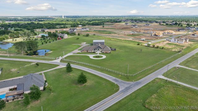 8120 E 112th Street North, Owasso, OK 74055