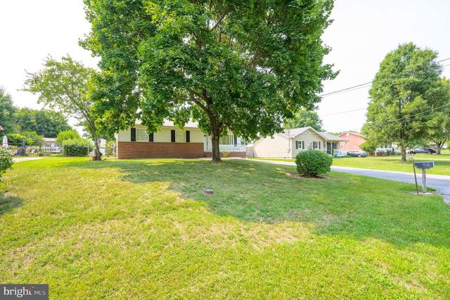 39 ROLLING MEADOWS DR, Martinsburg, WV 25404