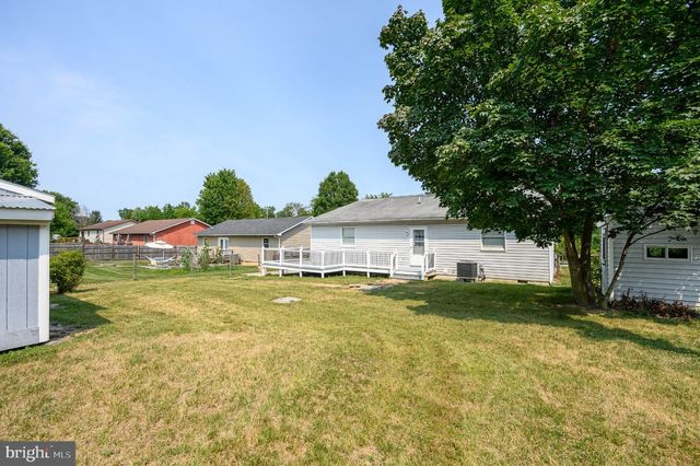 39 ROLLING MEADOWS DR, Martinsburg, WV 25404