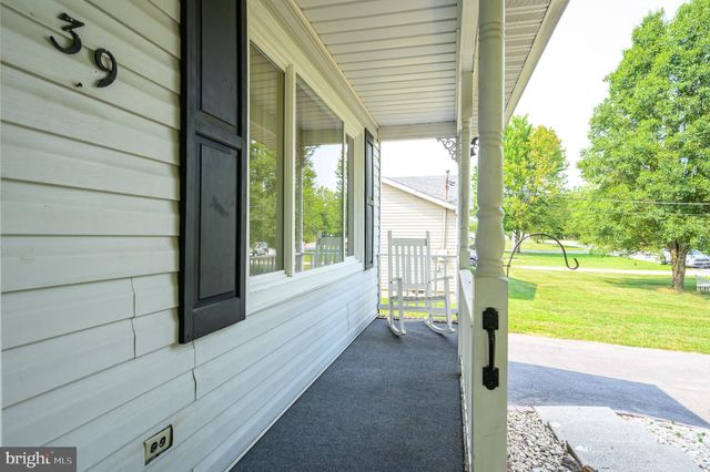 39 ROLLING MEADOWS DR, Martinsburg, WV 25404