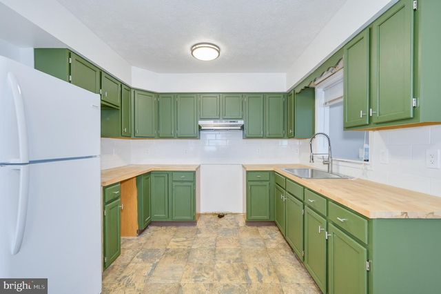 39 ROLLING MEADOWS DR, Martinsburg, WV 25404