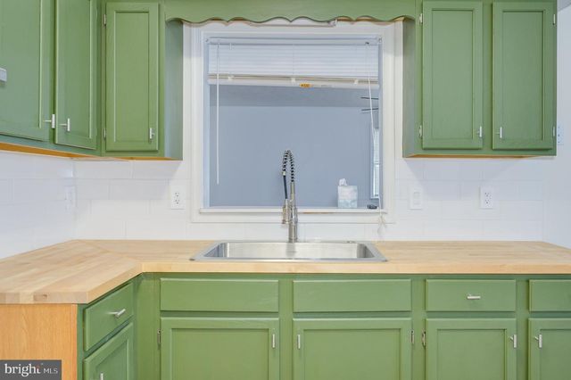39 ROLLING MEADOWS DR, Martinsburg, WV 25404