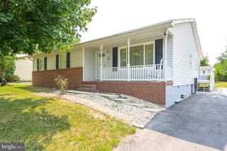 39 ROLLING MEADOWS DR, Martinsburg, WV 25404