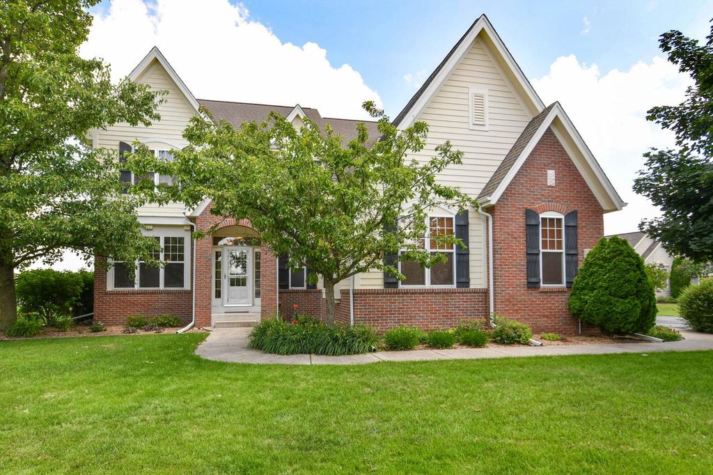 1851 River Lakes ROAD S, Oconomowoc, WI 53066
