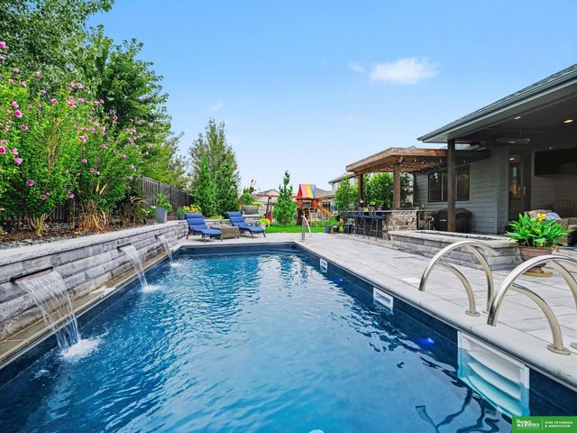3207 N 179th Street, Omaha, NE 68116