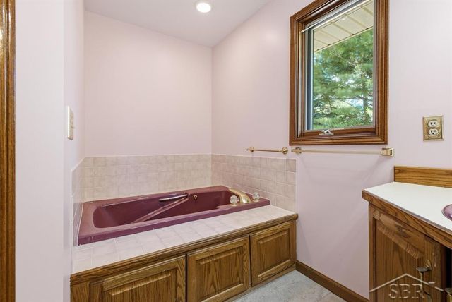 4708 N Trail Wood Circle, Midland, MI 48642