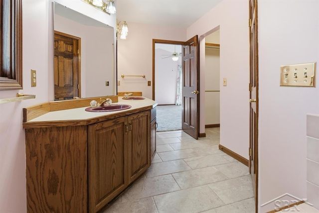 4708 N Trail Wood Circle, Midland, MI 48642