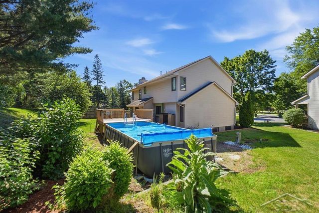 4708 N Trail Wood Circle, Midland, MI 48642