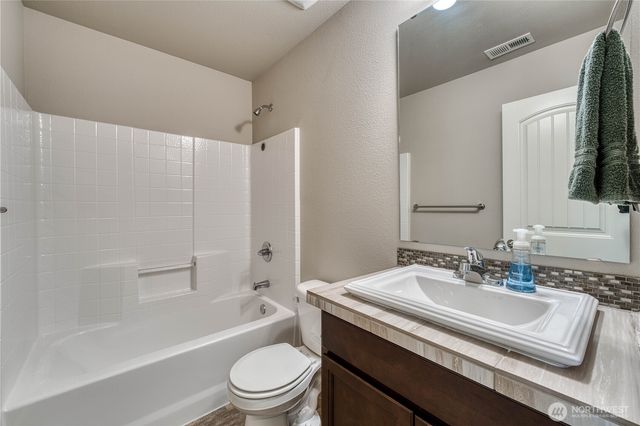 3835 Portside Dr., Bremerton, WA 98312