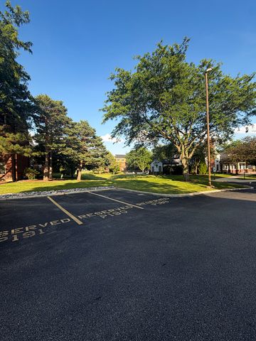 104 Glengarry Drive 105, Bloomingdale, IL 60108