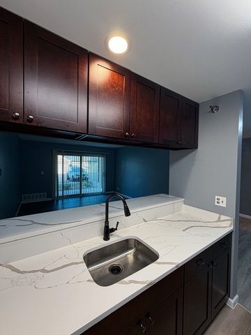 104 Glengarry Drive 105, Bloomingdale, IL 60108