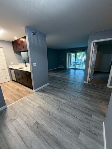 104 Glengarry Drive 105, Bloomingdale, IL 60108