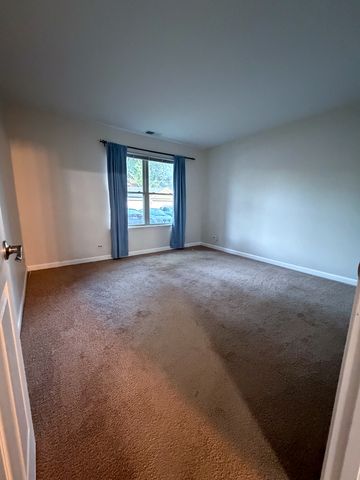 104 Glengarry Drive 105, Bloomingdale, IL 60108
