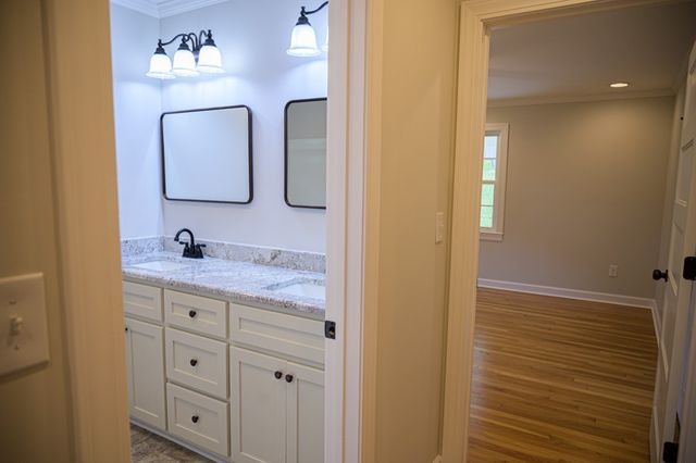 1152 E Poplar Ave, Selmer, TN 38375