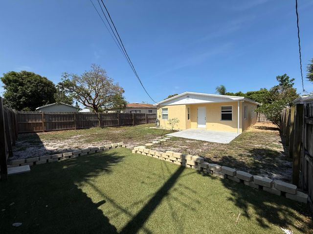 1405 N J Terrace, Lake Worth Beach, FL 33460
