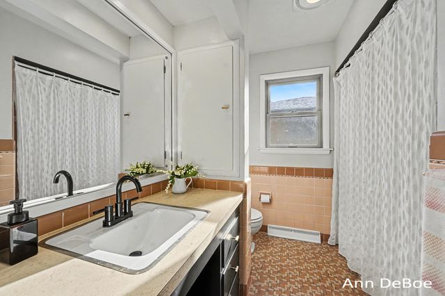 75 Oswego Street NW, Grand Rapids, MI 49504