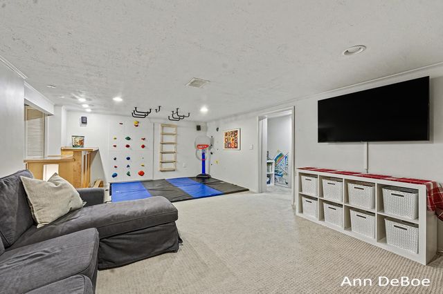 75 Oswego Street NW, Grand Rapids, MI 49504