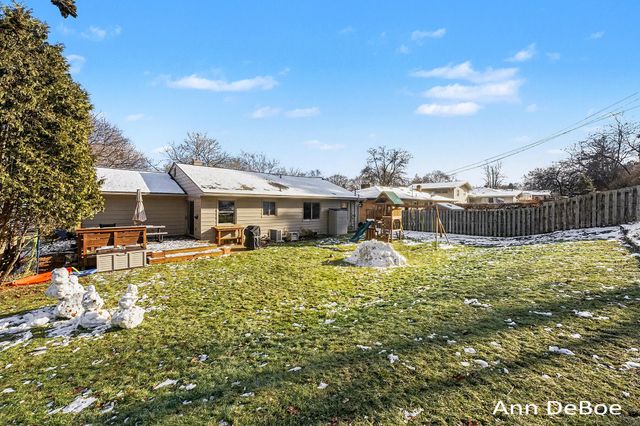 75 Oswego Street NW, Grand Rapids, MI 49504