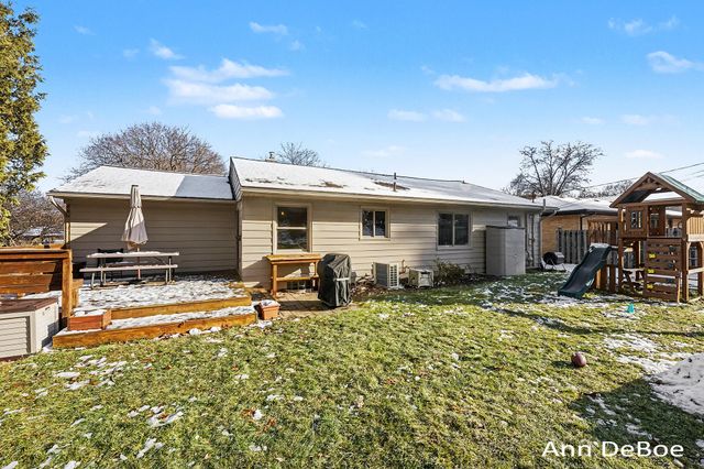 75 Oswego Street NW, Grand Rapids, MI 49504