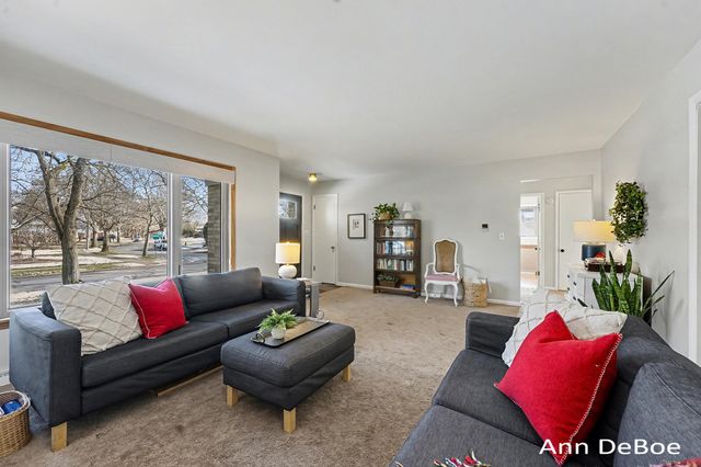 75 Oswego Street NW, Grand Rapids, MI 49504