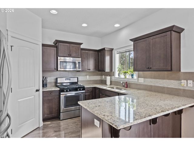 924 JULIE Ln, Molalla, OR 97038