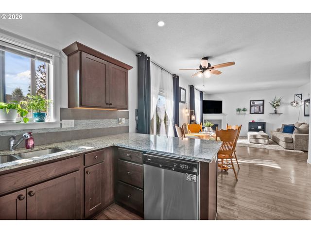 924 JULIE Ln, Molalla, OR 97038