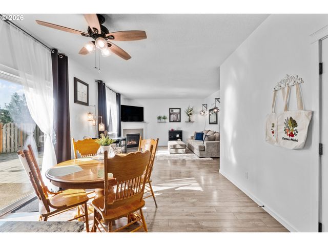 924 JULIE Ln, Molalla, OR 97038