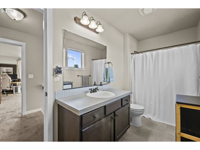 924 JULIE Ln, Molalla, OR 97038