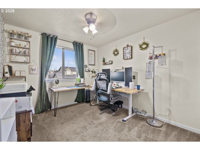 924 JULIE Ln, Molalla, OR 97038