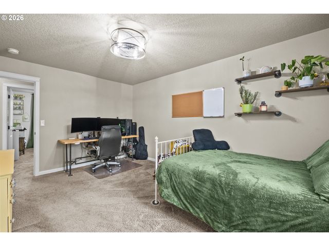 924 JULIE Ln, Molalla, OR 97038