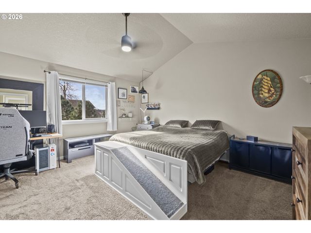 924 JULIE Ln, Molalla, OR 97038