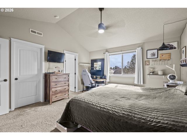 924 JULIE Ln, Molalla, OR 97038