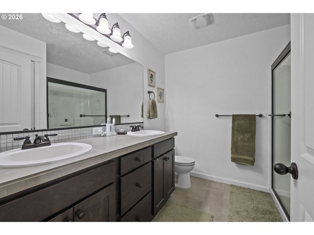 924 JULIE Ln, Molalla, OR 97038