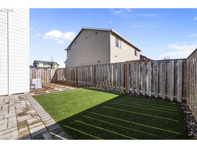 924 JULIE Ln, Molalla, OR 97038